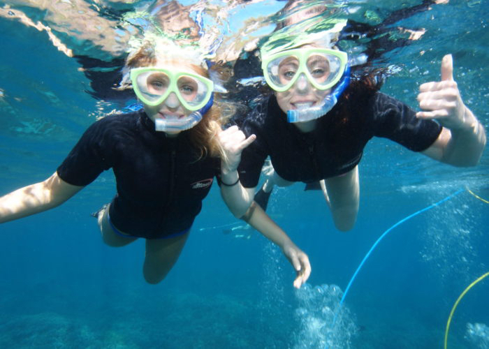 snorkelers-thumbs-up
